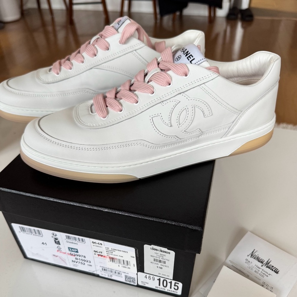 Chanel 24P White Pink Leather CC Logo Flat Lace Up Sneaker Size 41